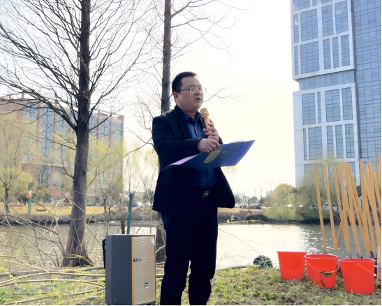 交通產(chǎn)業(yè)集團如皋港板塊開展“春風又綠江岸，綠色發(fā)展同行”主題黨日活動